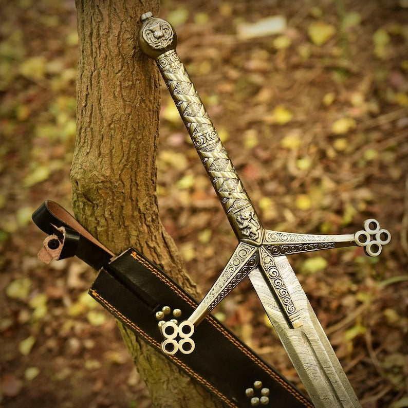 Hand-Forged Scottish Claymore Sword – Damascus Steel Medieval Blade with Sheath