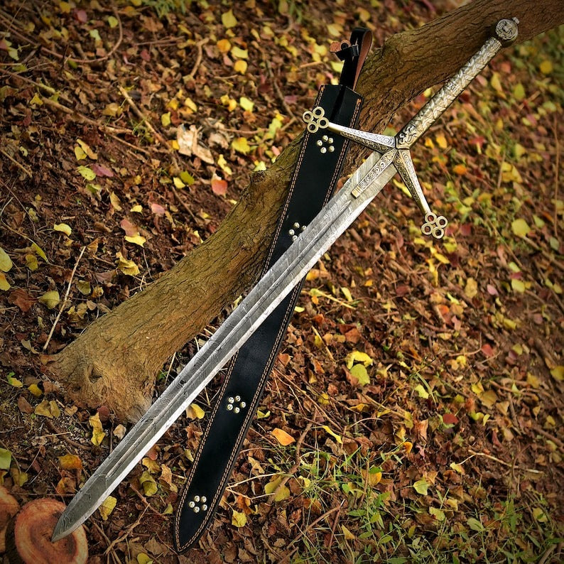 Hand-Forged Scottish Claymore Sword – Damascus Steel Medieval Blade with Sheath