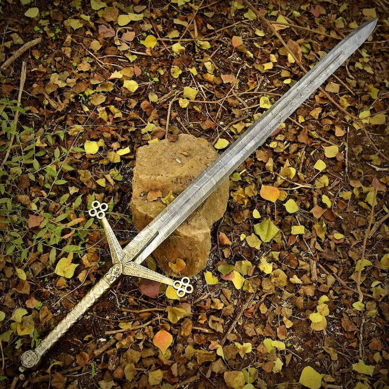 Hand-Forged Scottish Claymore Sword – Damascus Steel Medieval Blade with Sheath